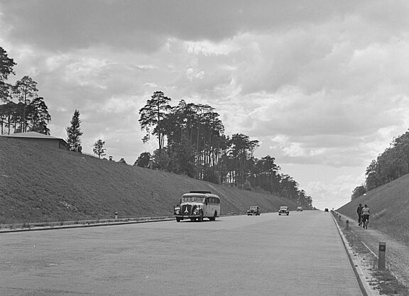 Karl Theodor Gremmler: Verkehr auf der Reichsautobahn, 1938/1941
