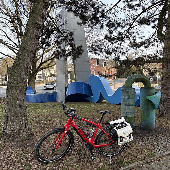 Skulptur "Wasserstau" an der Ecke Südring/Wasserstraße