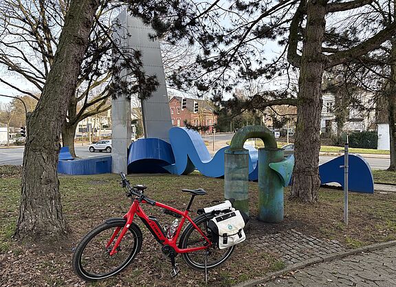 Skulptur "Wasserstau" an der Ecke Südring/Wasserstraße