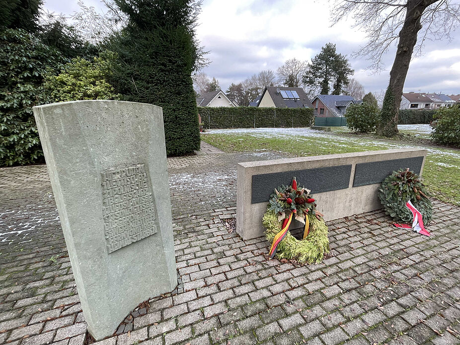 Station 6: Grabmal für Unnaer Zwangsarbeiter auf dem Südfriedhof