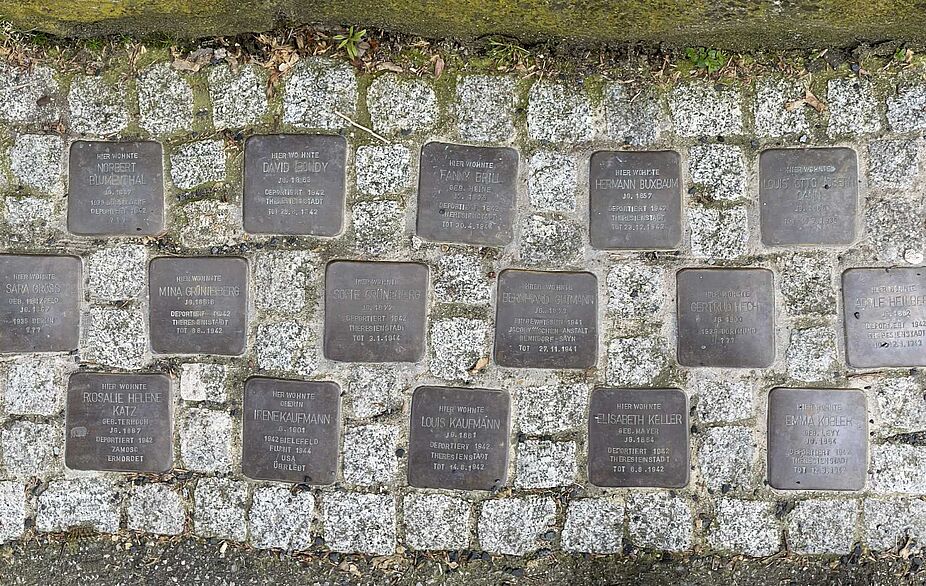 Stolpersteine vor dem Bonifatius-Heim in Unna
