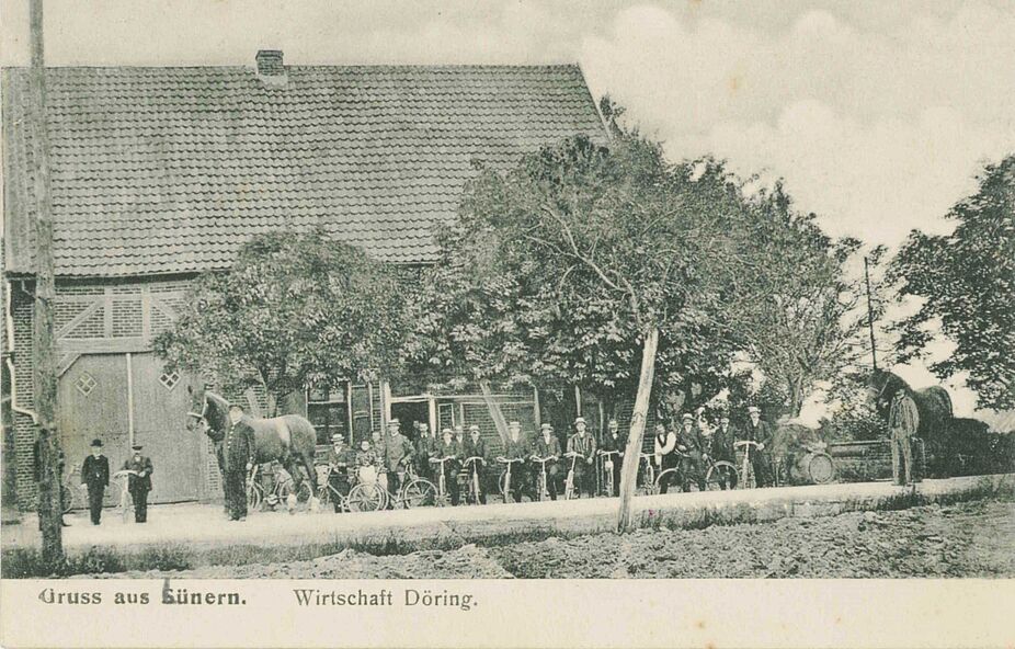 Arbeiter-Radfahrer vor der Wirtschaft Döring in Lünern!