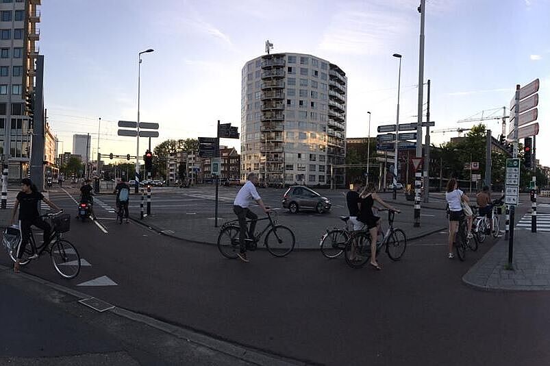 Kreuzung mit getrenntem Radverkehr